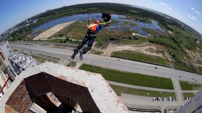 Челябинский экстремал спрыгнул с недостроя ради возлюбленной