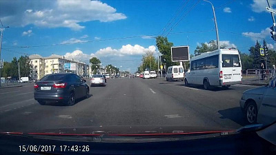 Массовое нарушение пяти маршруток попало на запись авторегистратора