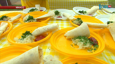 Гостей Бажовского фестиваля угостили южными деликатесами