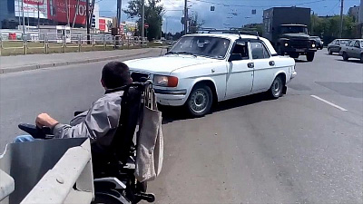 Инвалид-колясочник пожаловался на отсутствие пандусов