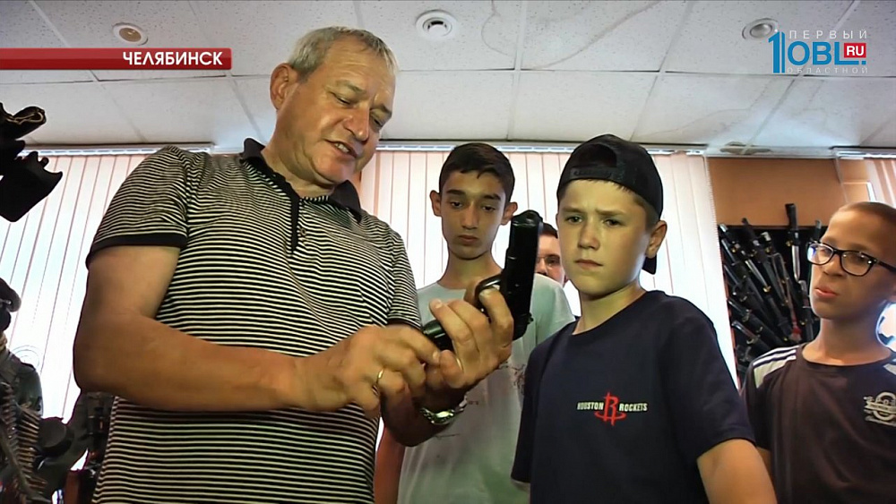 Детям провели экскурсию по "Музею оружия"