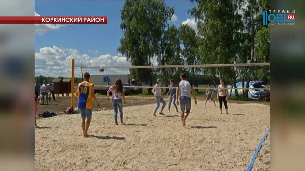 В Первомайском благоустроили прибрежную зону городского пруда