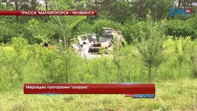 Мерседес протаранил «скорую» 