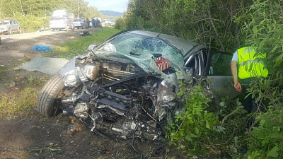 Последствия столкновения двух иномарок с фурой сняли на видео 