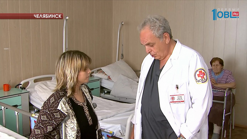 Врачи ЧОКБ поставили на ноги женщину без тазобедренных суставов 