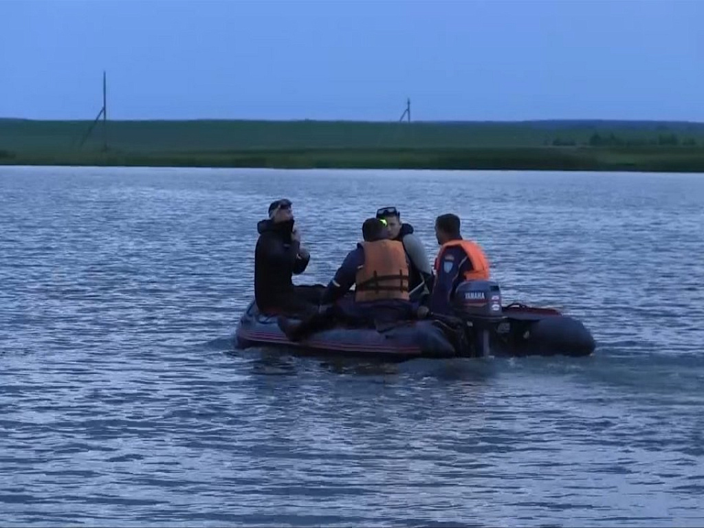 озеро максимка рязань. озеро ханка пропала семья. озеро гидигич. трупы людей утонувших в водоёмах. личность утонувшей девушки на теплом озере сегодня.