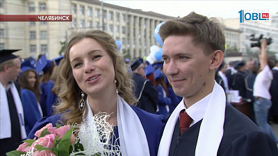 На вручении дипломов выпускник сделал предложение своей одногруппнице