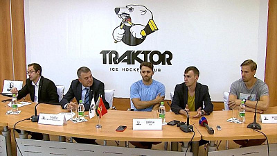 ХК «Трактор» познакомил болельщиков с новыми игроками 