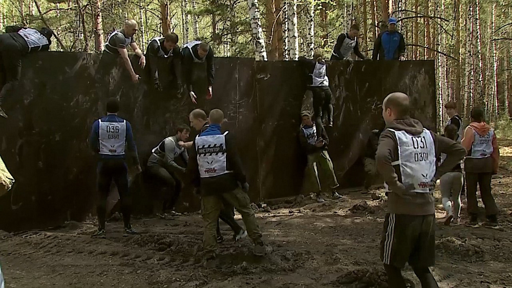 На Чебаркульском полигоне проходит первая в этом сезоне "Гонка героев"