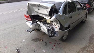 «Челябинец» протаранил свадебную автоколонну в Миассе 