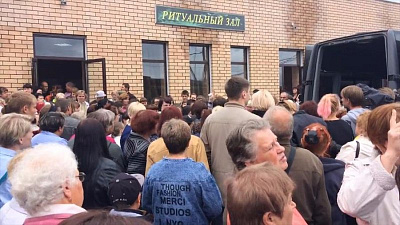 Началось прощание с убитым мальчиком из Каслей