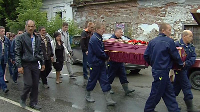 В Каслях похоронили убитого мальчика 