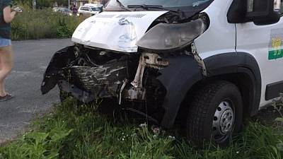  В Челябинске маршрутка столкнулась с легковым автомобилем 