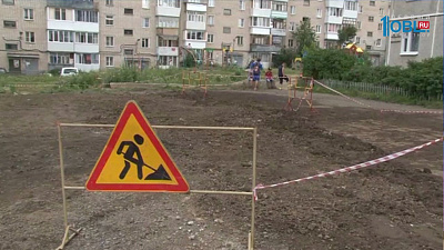 Из-под земли забил фонтан горячей воды 