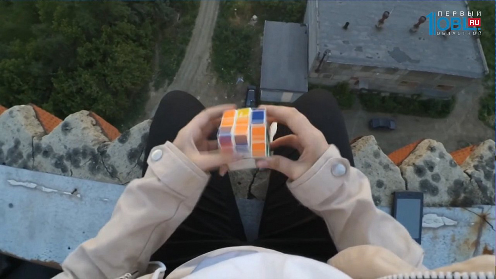 Подростки гуляли по крыше храма Александра Невского