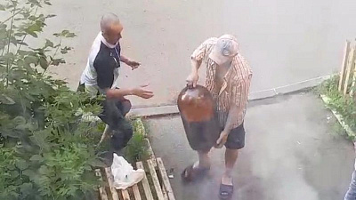 Нетрезвая компания на ЧМЗ организовала дегустацию напитка из мегатары 