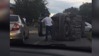 Внедорожник перевернулся в результате ДТП в Магнитогорске 