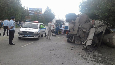 В «стену плача» въехал бетоновоз 