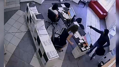Вооруженный грабитель напал на микрофинансовую организацию в Челябинске. 