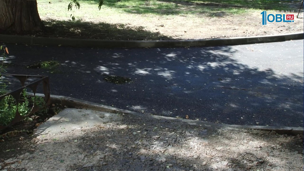 Комиссия выехала на место укладки асфальта в дождь