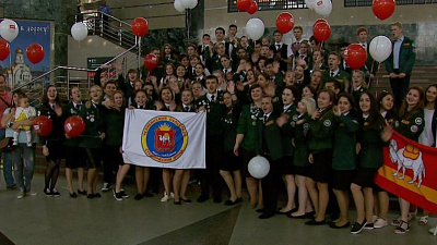 Студенты исполнили зажигательный танец на вокзале