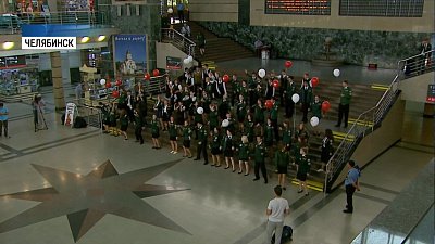 Студенты-проводники станцевали на вокзале