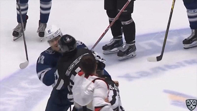 Разъяренный Граборенко устроил ледовое побоище во время матча с «Трактором» 