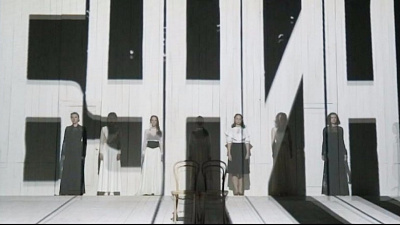 Молодежный театр первый открывает сезон 