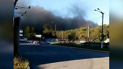 Крупный пожар на ЧЭМК сняли на видео 