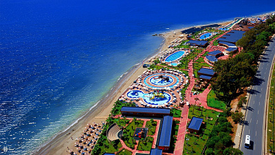 Российским туристам измеряют температуру при вылете из Турции