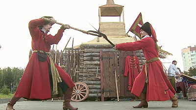 Бой 15 века продемонстрировали челябинские реконструкторы