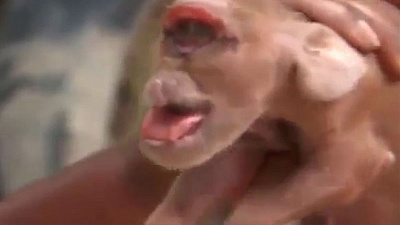 Поросенок с мордой обезьяны шокировал фермера 