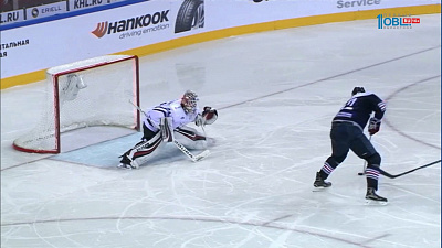 "Металлург" принял "Трактор" на домашнем льду