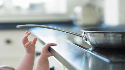 Годовалый ребенок насмерть обварился кипятком в Челябинской области 