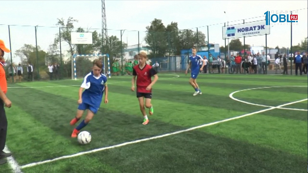 Открыли новое поле для мини-футбола