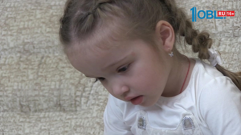 Трёхлетней Саше нужна реабилитация, чтобы начать ходить