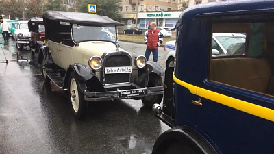 Праздничная кавалькада начала объезд Челябинска