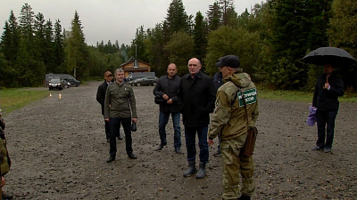 Губернатор Борис Дубровский прошел по обновленной экологической тропе на Таганае