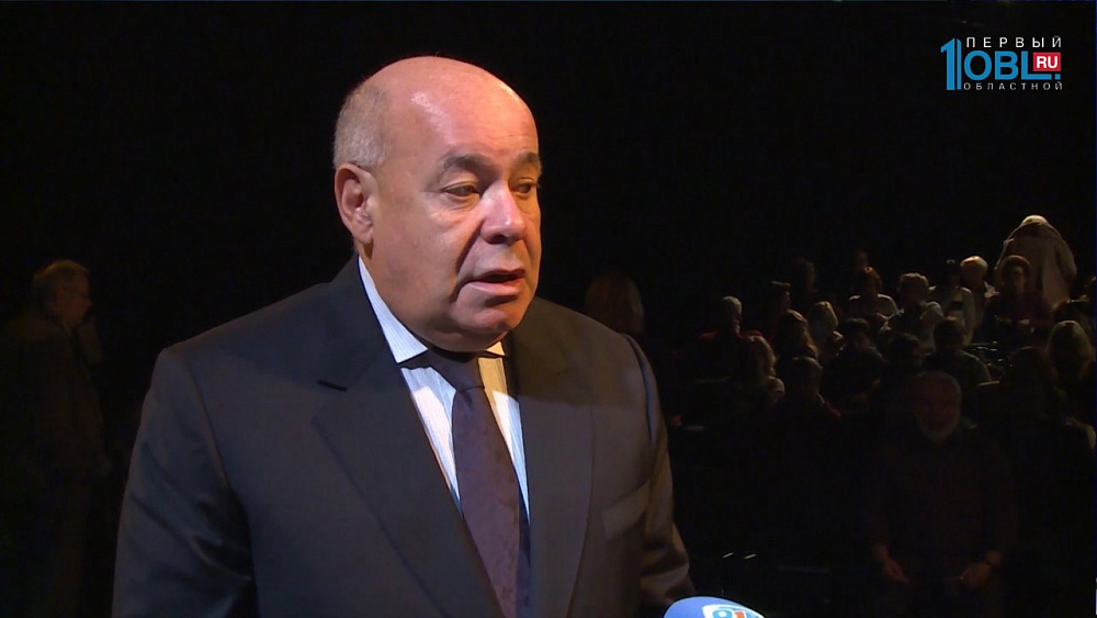 В Челябинск прилетел театровед Михаил Швыдкой