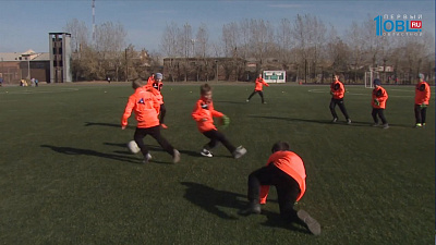 Юным футболистам из Коркино подарили яркую форму