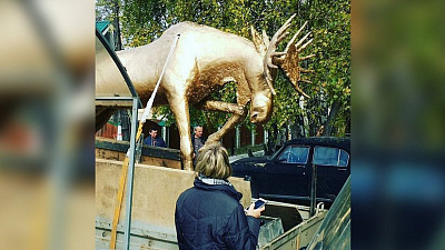 В Миассе установили арт-объект в виде лося