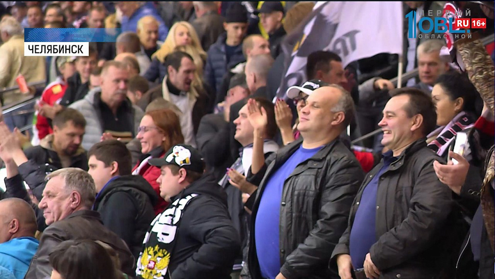 Рисунки с игроками "Трактора" выставили в фойе арены