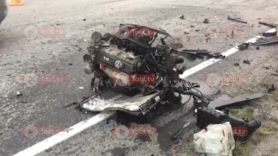 У иномарки вырвало двигатель и колеса при столкновении под Чебаркулем. Видео