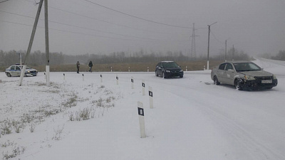 Снегопад затруднил движение по трассам Челябинской области