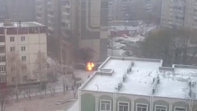 Пожарные вырезали горящие внутренности иномарки, чтобы потушить ее 