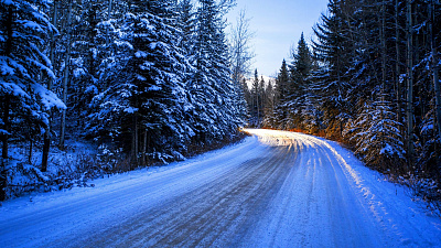 Видимость на трассах упала до 3 метров из-за снегопада