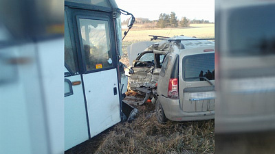 Пассажирский автобус протаранил «Ладу Ларгус» 