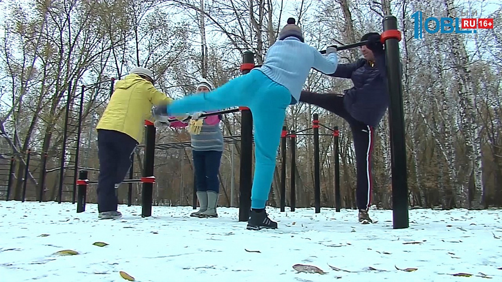 Пенсионеров тренирует сэнсей-каратист