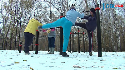 Пенсионеров тренирует сэнсей-каратист