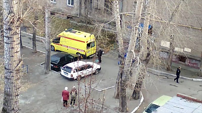 Челябинский пациент сбежал из реанимобиля через окно. Видео